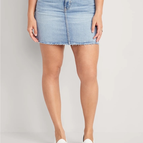 NWT OLD NAVY High-Waisted OG Straight Cut-Off Mini Jean Skirt  COLOR 

Myra 12 - Picture 4 of 9